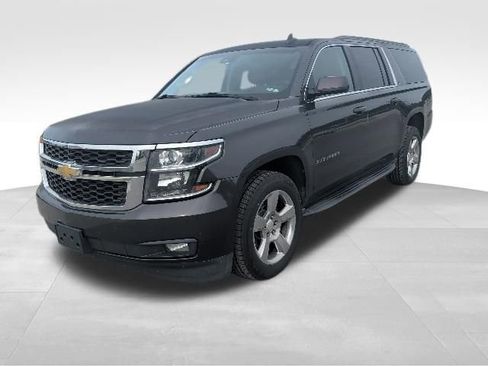 Used 2017 Chevrolet Suburban LT w/ Luxury Package RWD image 7