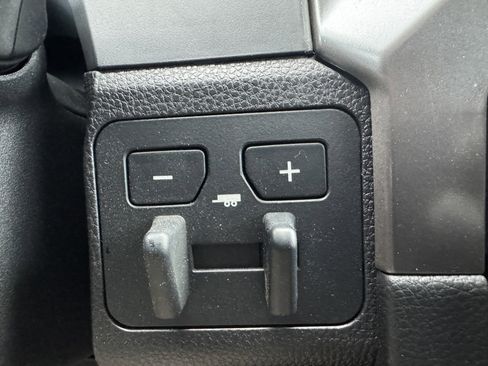 Certified 2025 Toyota Tacoma TRD Sport image 28