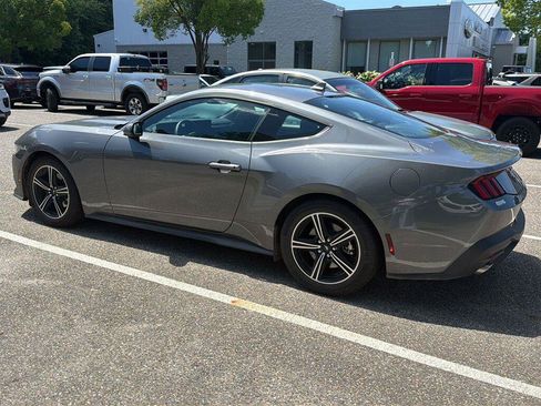 Used 2025 Ford Mustang Coupe RWD image 4