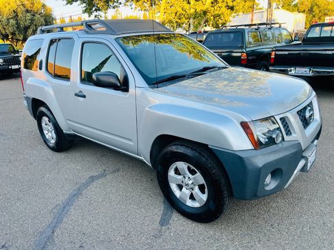 Used 2012 Nissan Xterra X RWD image 2