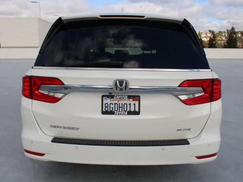 Used 2018 Honda Odyssey Elite image 4