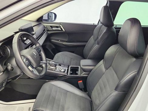 Used 2023 Mitsubishi Outlander SE FWD image 17
