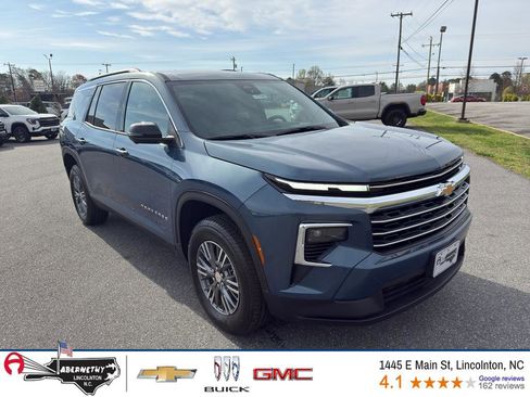 New 2026 Chevrolet Traverse LT w/ Driver Confidence Package FWD image 1