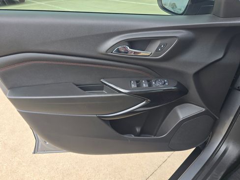 Used 2025 Chevrolet Trax RS w/ Driver Confidence Package image 11