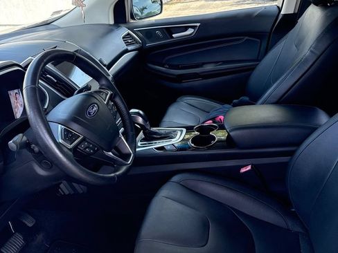 Used 2018 Ford Edge Titanium w/ Equipment Group 301A FWD image 3