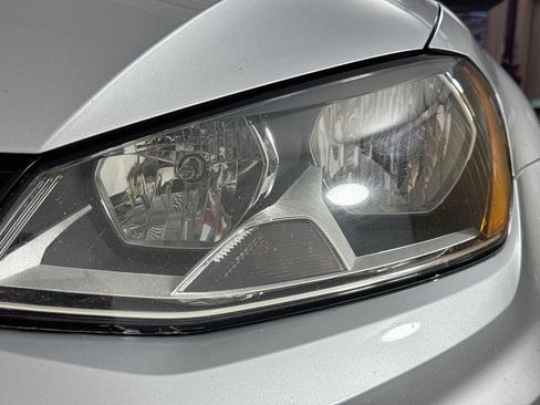 Used 2016 Volkswagen Golf 4-Door FWD image 37