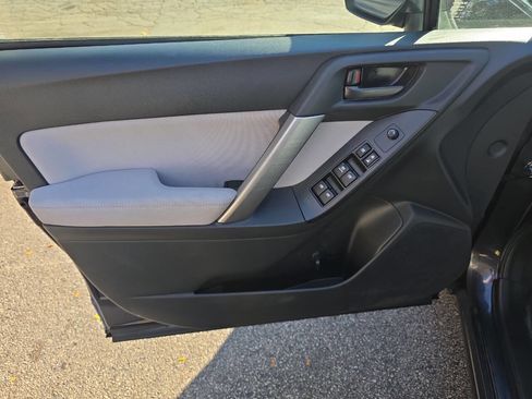 Used 2015 Subaru Forester 2.5i w/ Alloy Wheel Package image 8