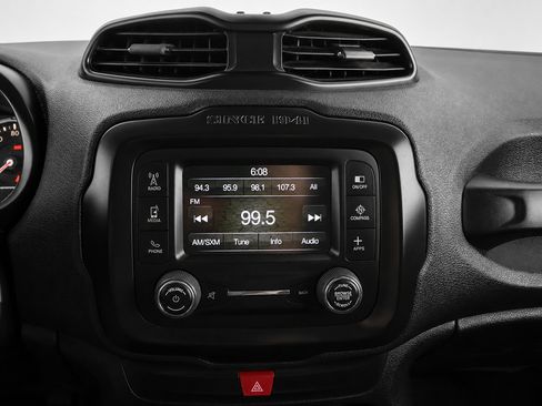 Used 2017 Jeep Renegade Altitude FWD image 32