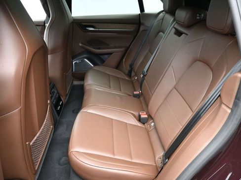 Used 2025 Porsche Macan 4 Electric image 9