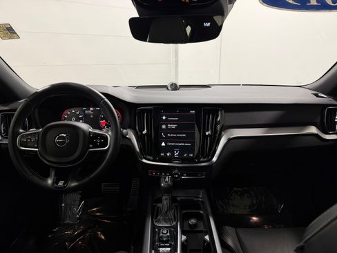 Used 2019 Volvo S60 T6 R-Design image 9