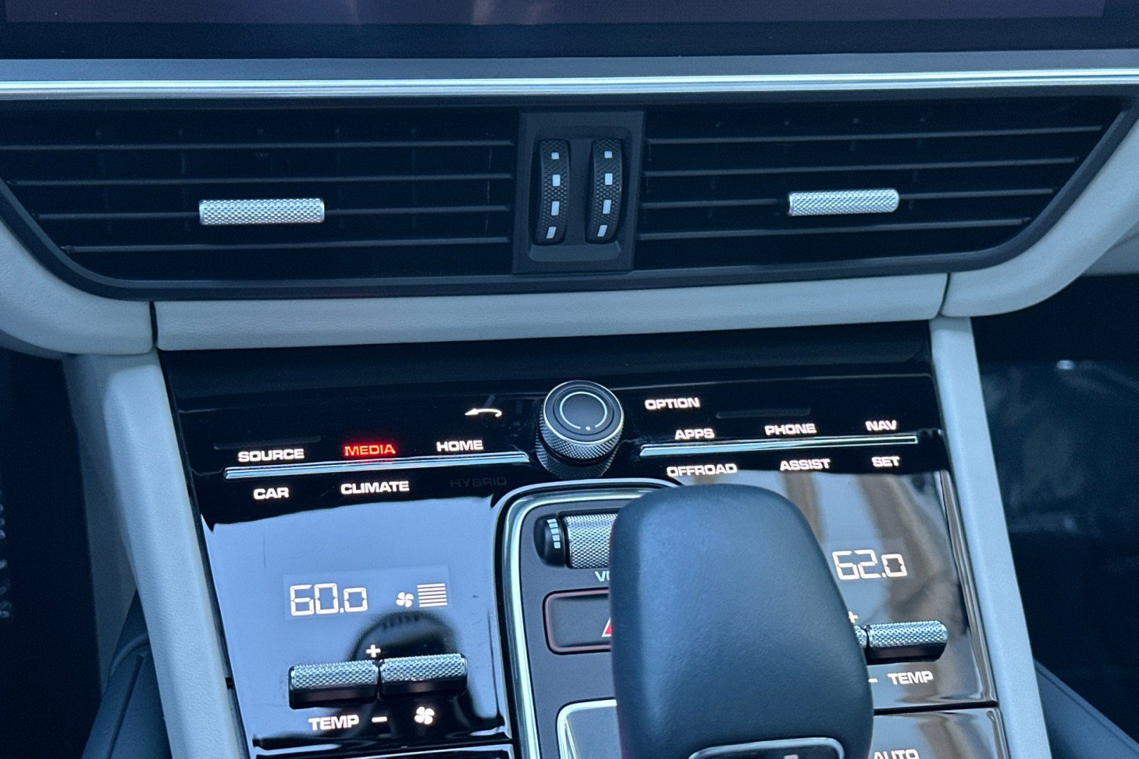 Certified 2023 Porsche Cayenne AWD/4WD image 21