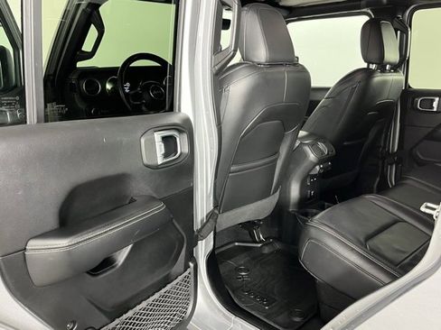 Used 2020 Jeep Gladiator Overland image 25