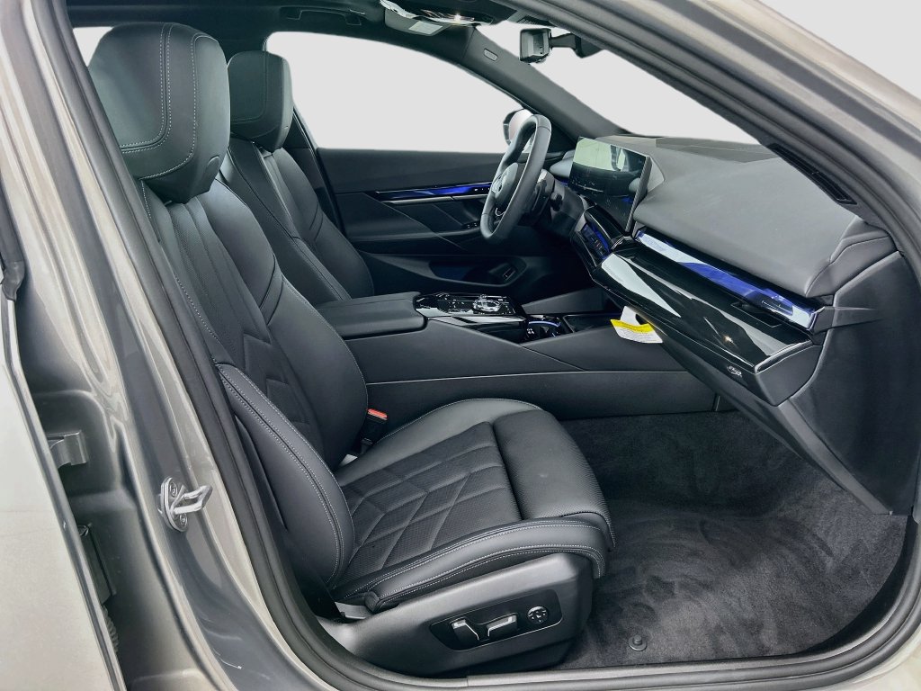 Certified 2026 BMW 540i xDrive AWD/4WD image 19