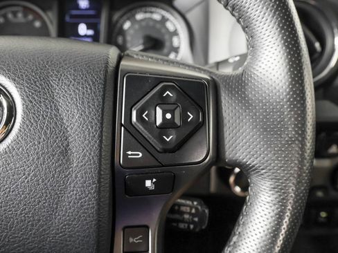 Used 2018 Toyota Tacoma TRD Off-Road w/ Technology Package AWD/4WD image 28