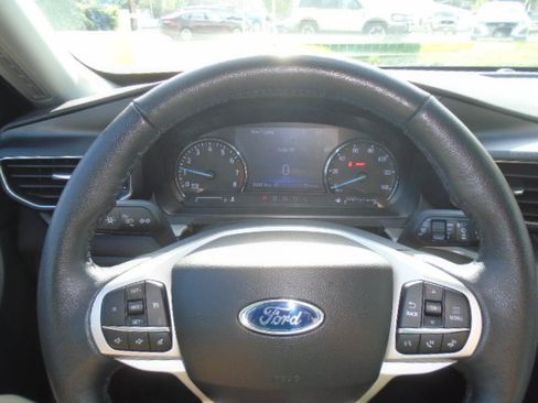 Used 2024 Ford Explorer XLT w/ Equipment Group 202A AWD/4WD image 16