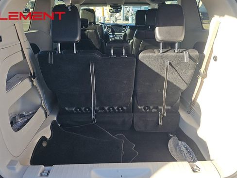 Used 2023 Chrysler Pacifica Touring-L image 16