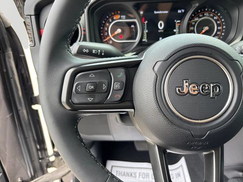 Used 2026 Jeep Wrangler Unlimited Rubicon AWD/4WD image 21