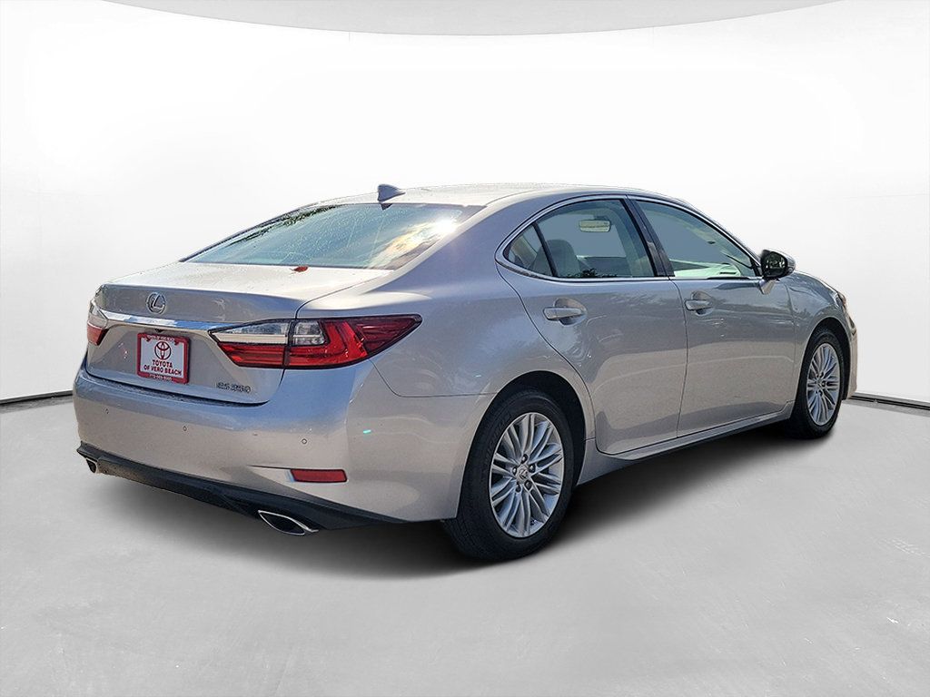 Used 2017 Lexus ES 350 w/ Premium Package FWD image 4