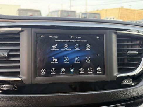 Used 2018 Chrysler Pacifica Touring-L image 19