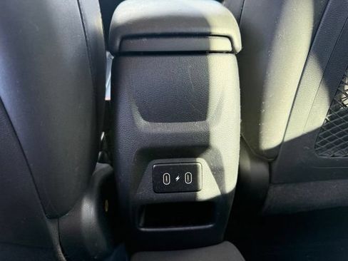 Used 2024 Hyundai Venue Limited FWD image 34