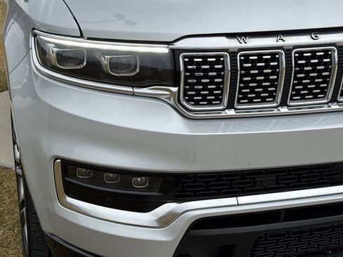 Used 2022 Jeep Grand Wagoneer Series III w/ Rear Seat Video Group 1 image 10