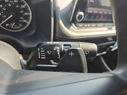 Used 2024 Nissan Rogue S FWD image 32