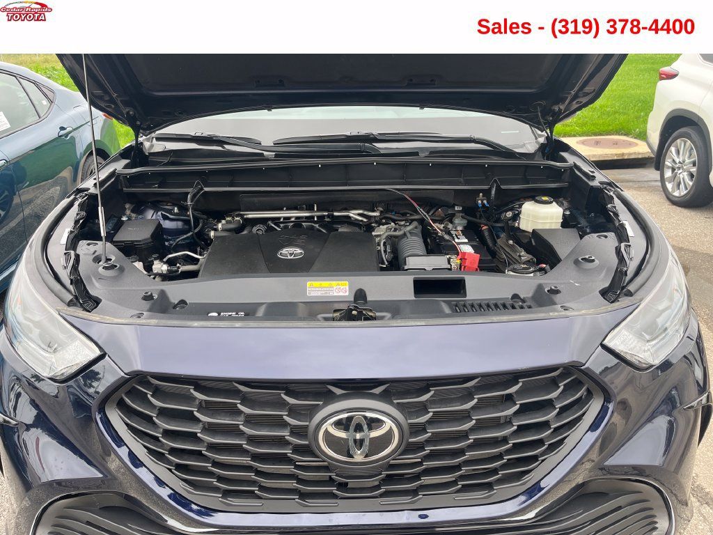 Used 2022 Toyota Highlander XSE AWD/4WD image 22