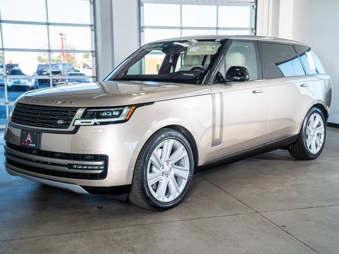 Used 2023 Land Rover Range Rover Long Wheelbase SE image 11
