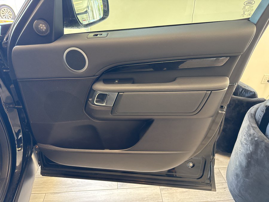 Used 2019 Land Rover Discovery SE AWD/4WD image 18