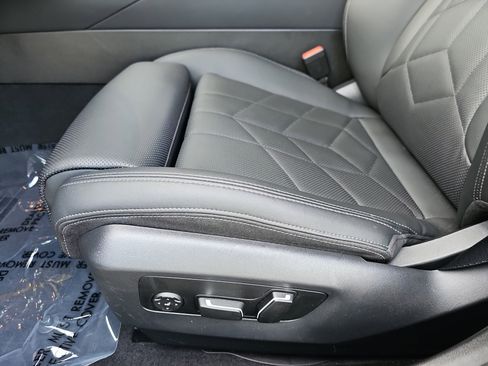 Used 2025 BMW 530i xDrive image 30