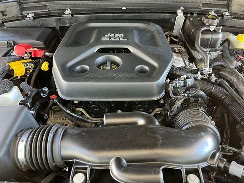 Used 2022 Jeep Wrangler Unlimited Sahara w/ Cold Weather Group image 24