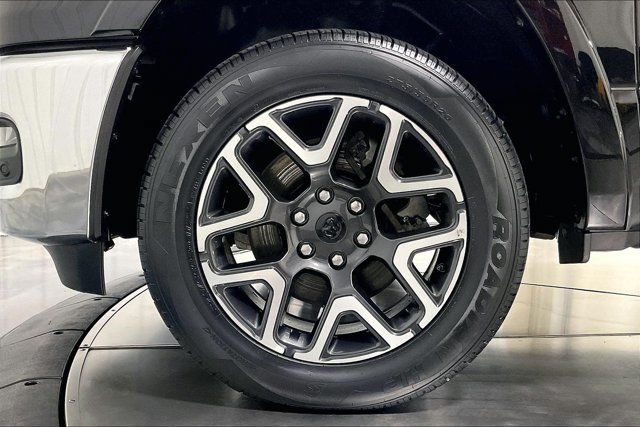 Used 2025 RAM 1500 Laramie AWD/4WD image 9