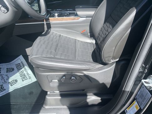 Used 2025 Cadillac Escalade Sport Platinum image 8