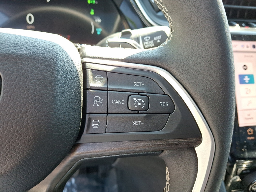 Used 2023 Jeep Grand Cherokee 30th Anniversary AWD/4WD image 23