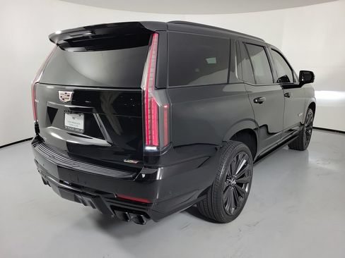Used 2026 Cadillac Escalade V w/ LPO, Floor Liner Package AWD/4WD image 3
