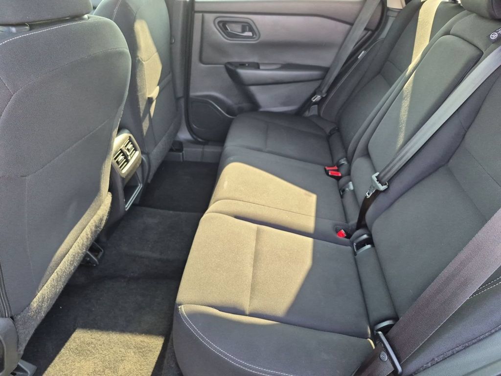 Used 2024 Nissan Rogue S AWD/4WD image 29