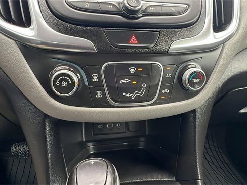 Used 2020 Chevrolet Equinox LS image 28