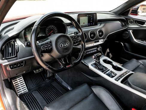 Used 2018 Kia Stinger GT1 RWD image 3