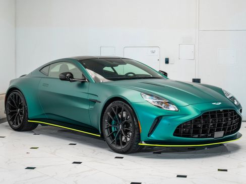 Used 2025 Aston Martin V8 Vantage Coupe image 1
