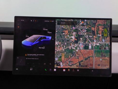 Used 2024 Tesla Cybertruck AWD Crew Cab image 17