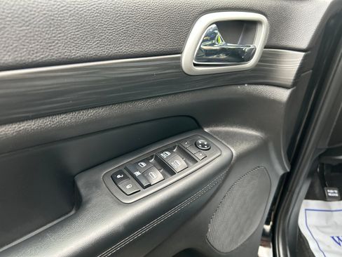 Used 2021 Jeep Grand Cherokee Laredo image 10