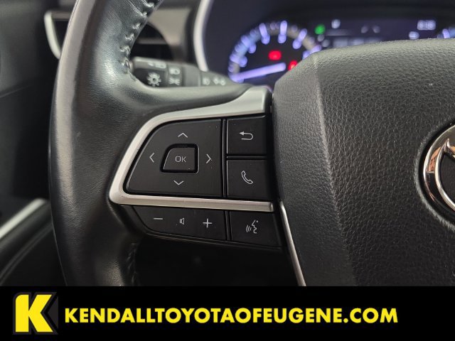 Used 2022 Toyota Highlander XLE AWD/4WD image 14