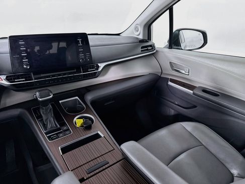 Certified 2021 Toyota Sienna XLE w/ XLE Plus Package FWD image 24