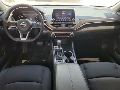 Used 2024 Nissan Altima 2.5 SV AWD/4WD image 9