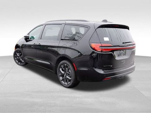 New 2026 Chrysler Pacifica Limited w/ S Appearance Package image 5