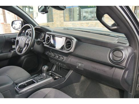 Used 2019 Toyota Tacoma TRD Off-Road w/ Technology Package image 13