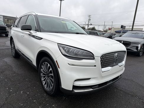Used 2023 Lincoln Aviator AWD w/ Premium Package image 7