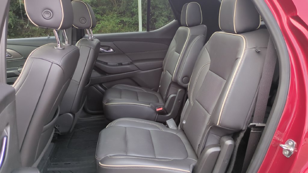 Used 2022 Chevrolet Traverse Premier w/ Redline Edition FWD image 15
