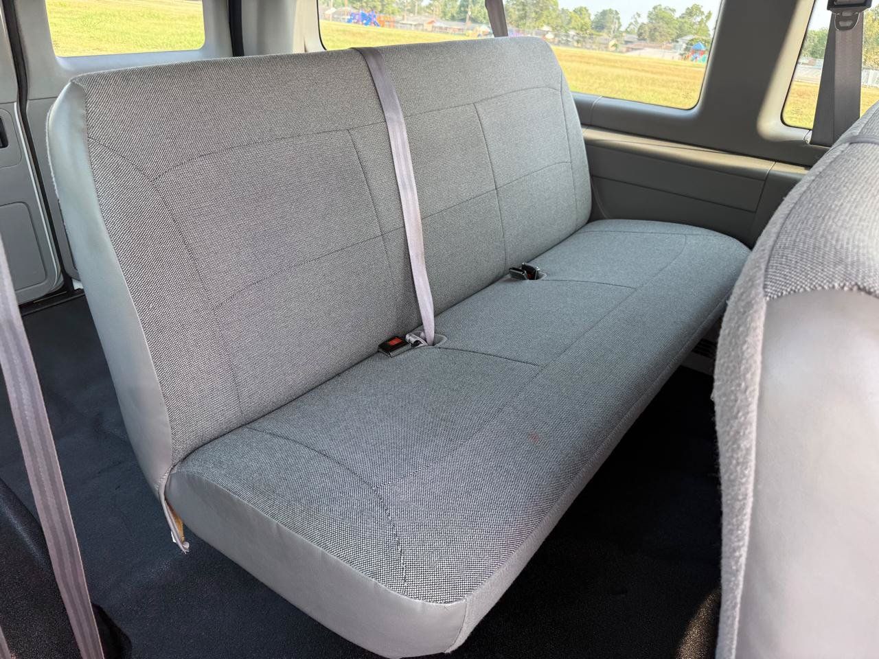 Used 2002 Ford E-150 and Econoline 150 Wagon RWD image 20