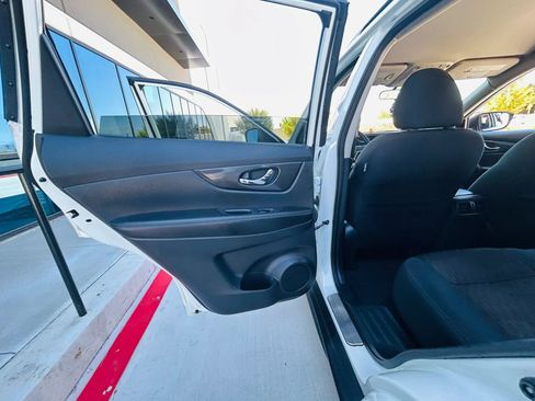 Used 2018 Nissan Rogue SV w/ Premium Package FWD image 26
